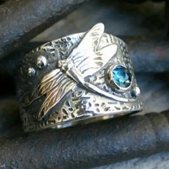 Dragonfly Ring Hammered Metal Style Blue Rhinestone Silver Tone Size 11 - Picture 4 of 13